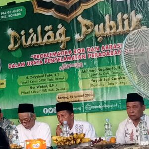 Sekda Demak dan Mbak Ida mengucapkan selamat kepada Kyai Ubaid dan Gus Rpzin terpilih memimpin PWNU Jawa Tengah masa khidmah 2024-2029.
